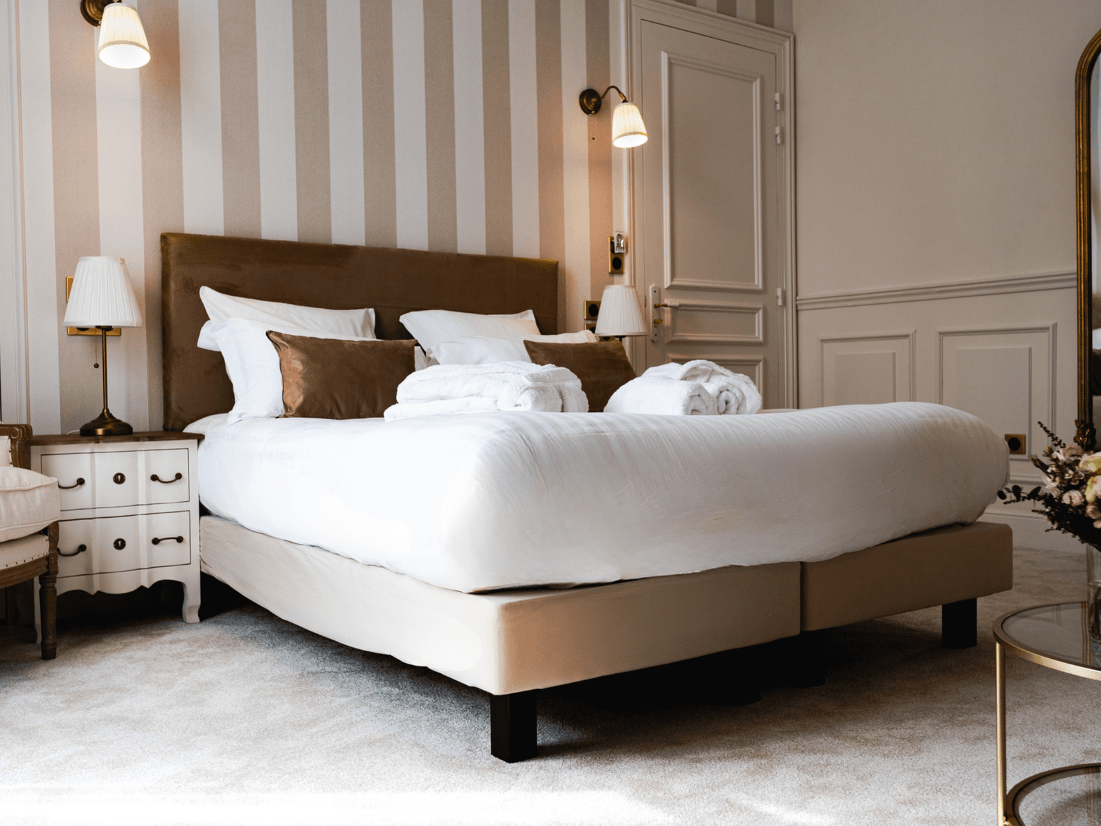 Mérélessart : Château d'Héloïse chambre Comtesse  05