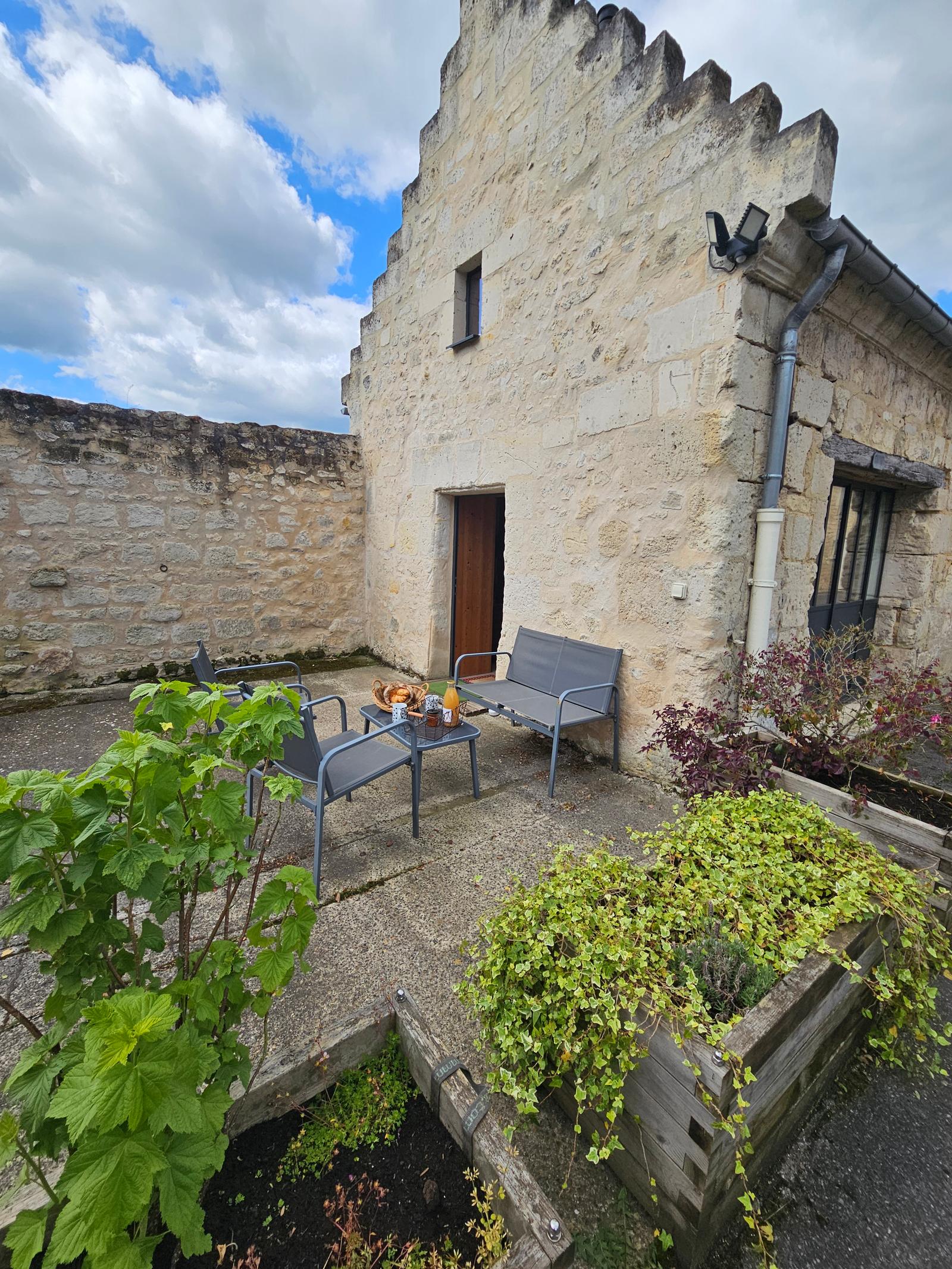 Largny-sur-Automne : Manoir de la Cour  85