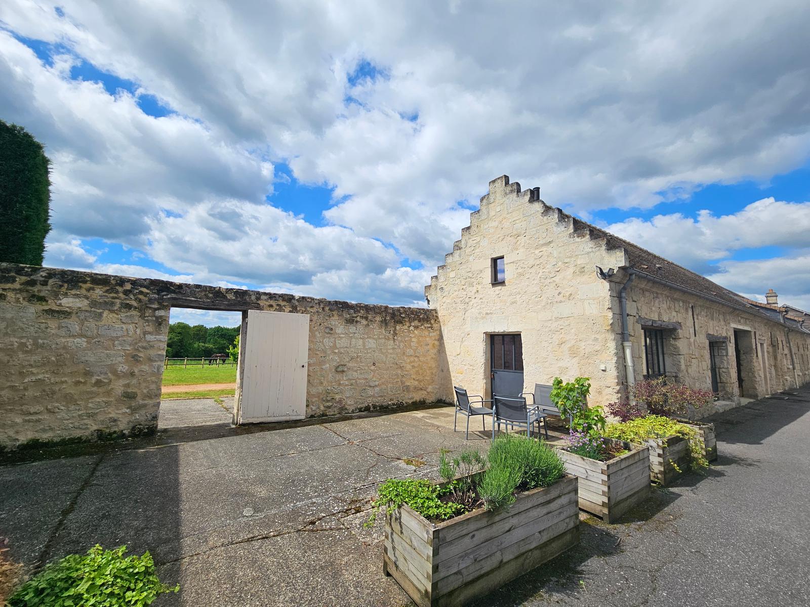 Largny-sur-Automne : Manoir de la Cour  88