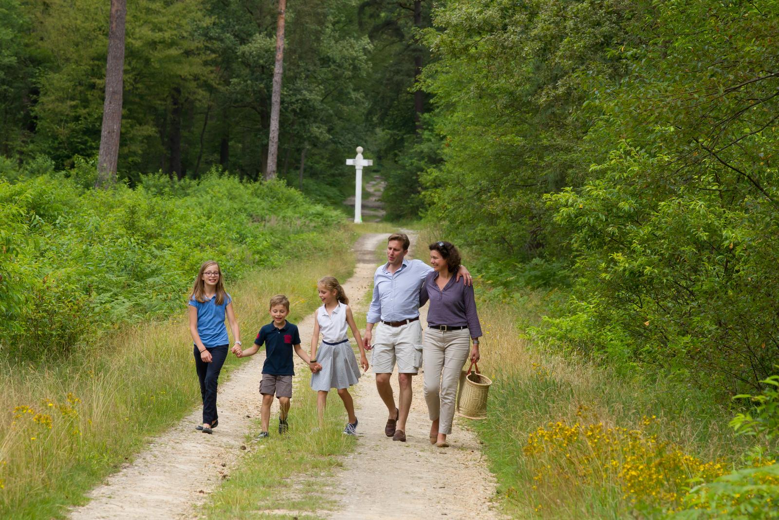 Forêt de Compiègne : famille en promenade 02