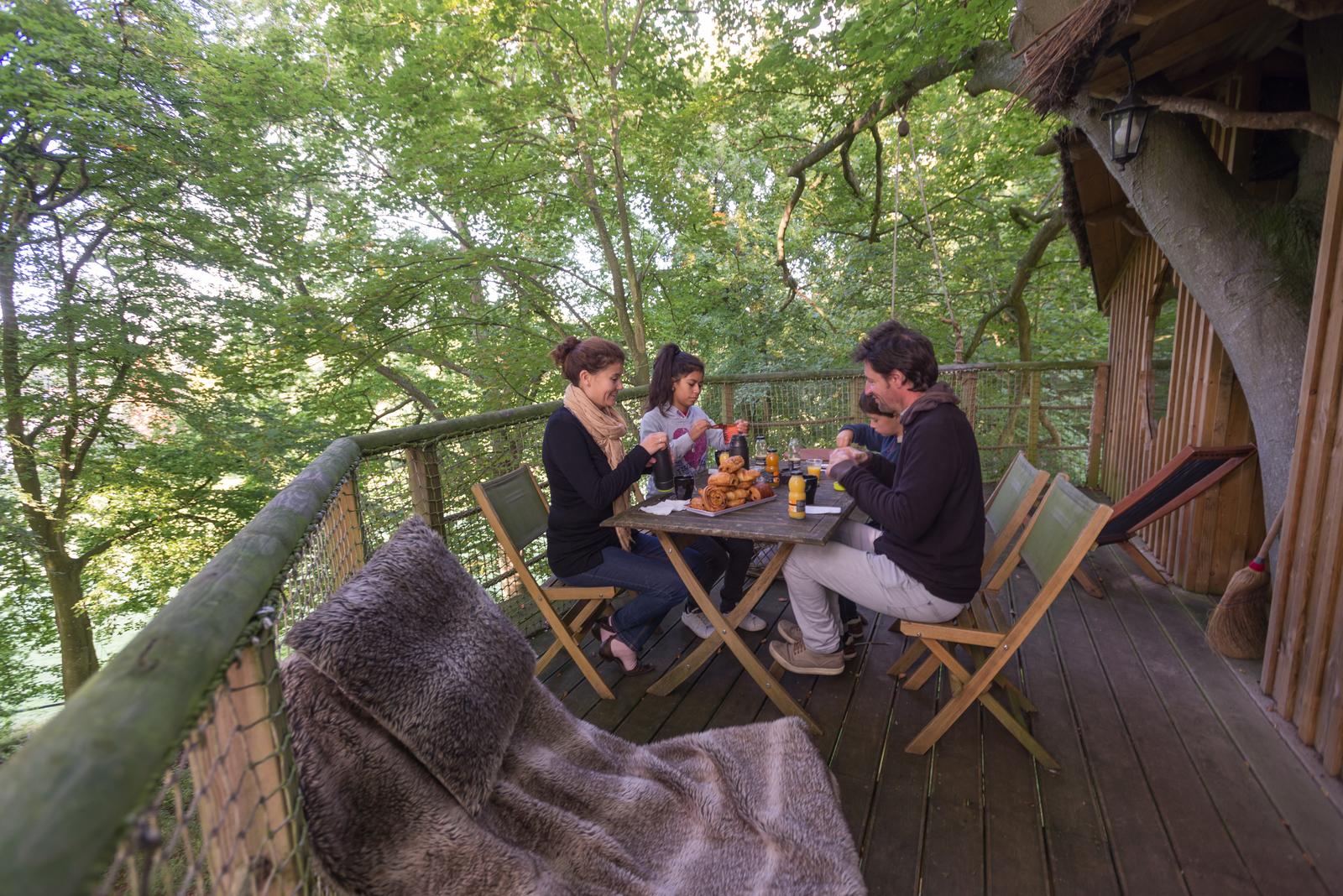 Port-le-Grand : château des Tilleuls, cabane dans les arbres 30