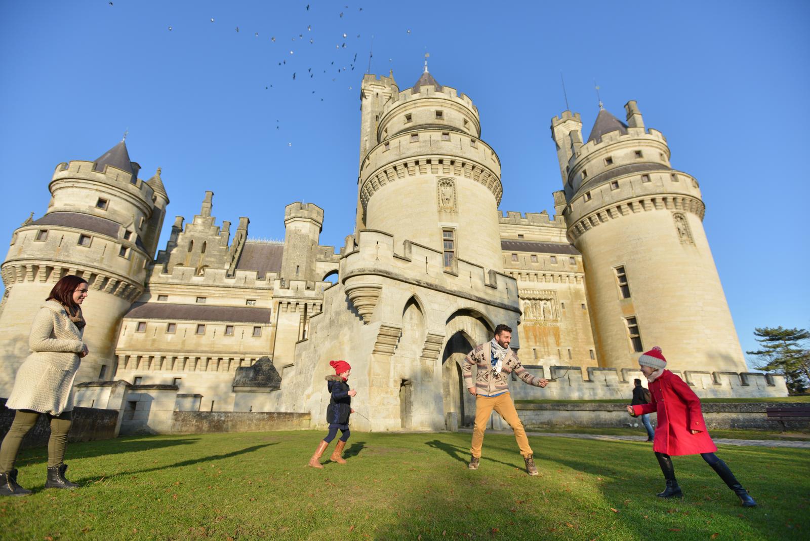 Famille en visite au château de Pierrefonds 12