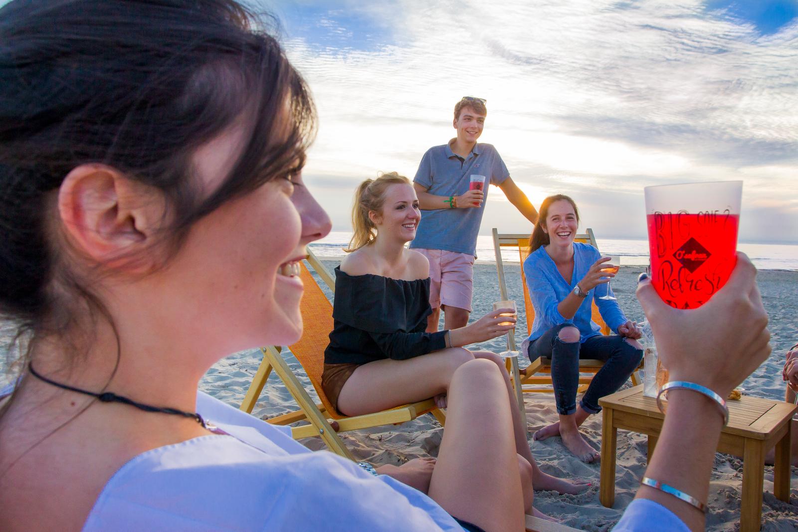 Le Touquet : groupe d'amis au bar de plage O'Safran