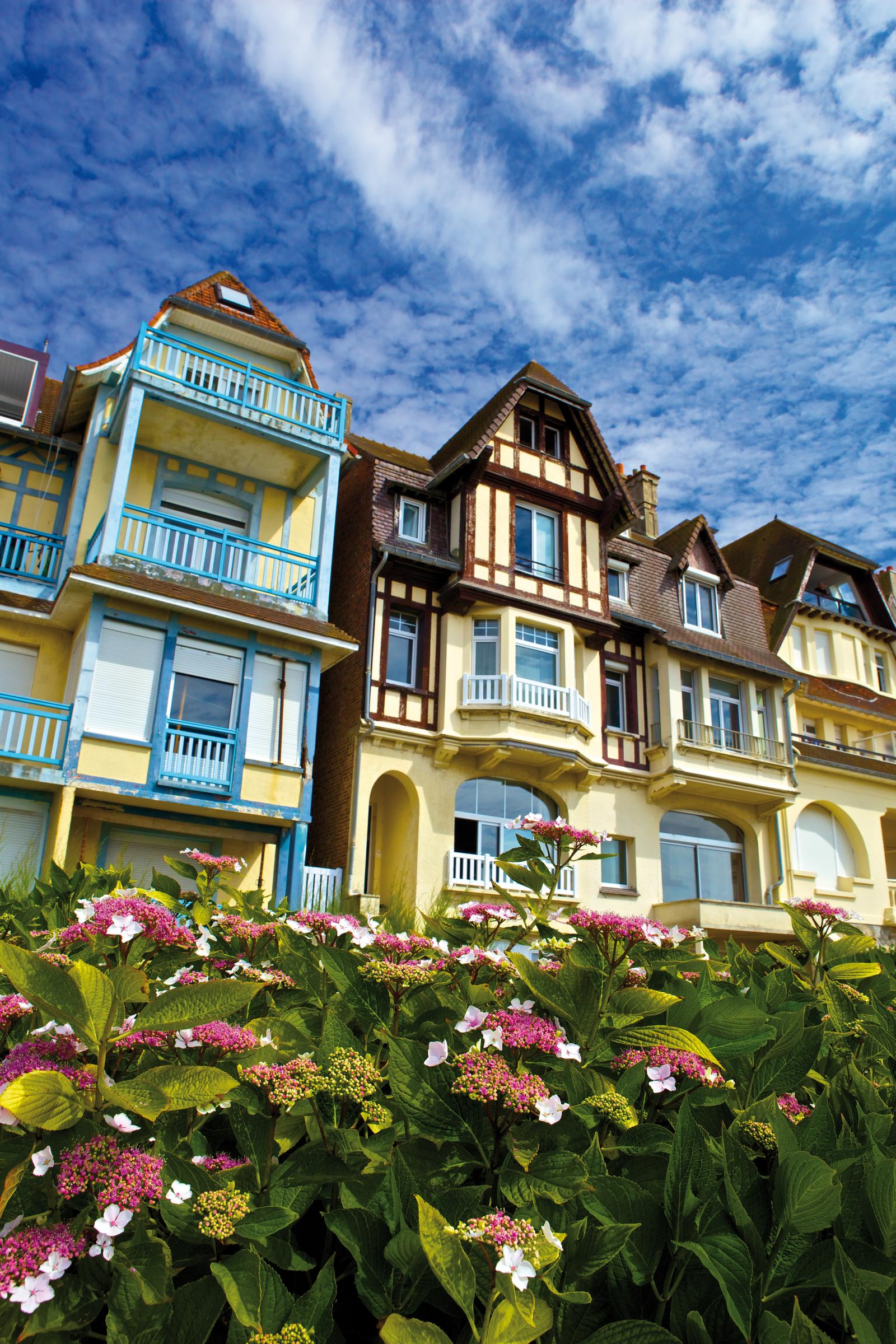 Le Touquet-Paris-Plage : façades de villas colorées 01