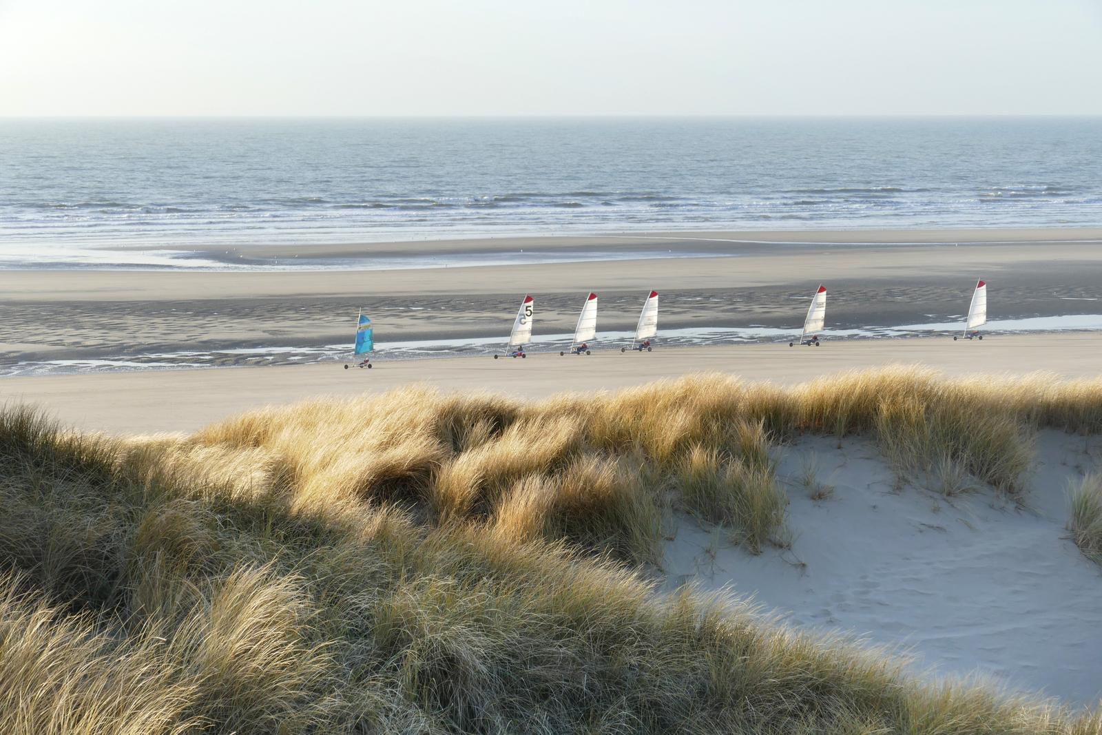 Fort-Mahon : chars à voile sur la plage