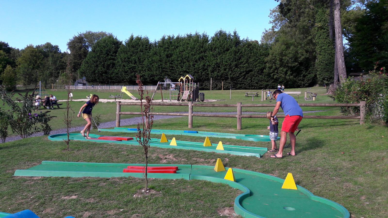 Port-le-Grand : mini-golf du Château des Tilleuls