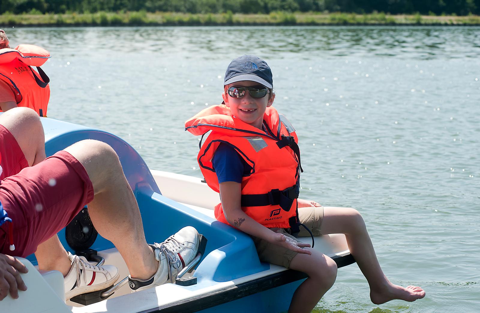 Activités nautiques et sportives au lac de Monampteuil 08