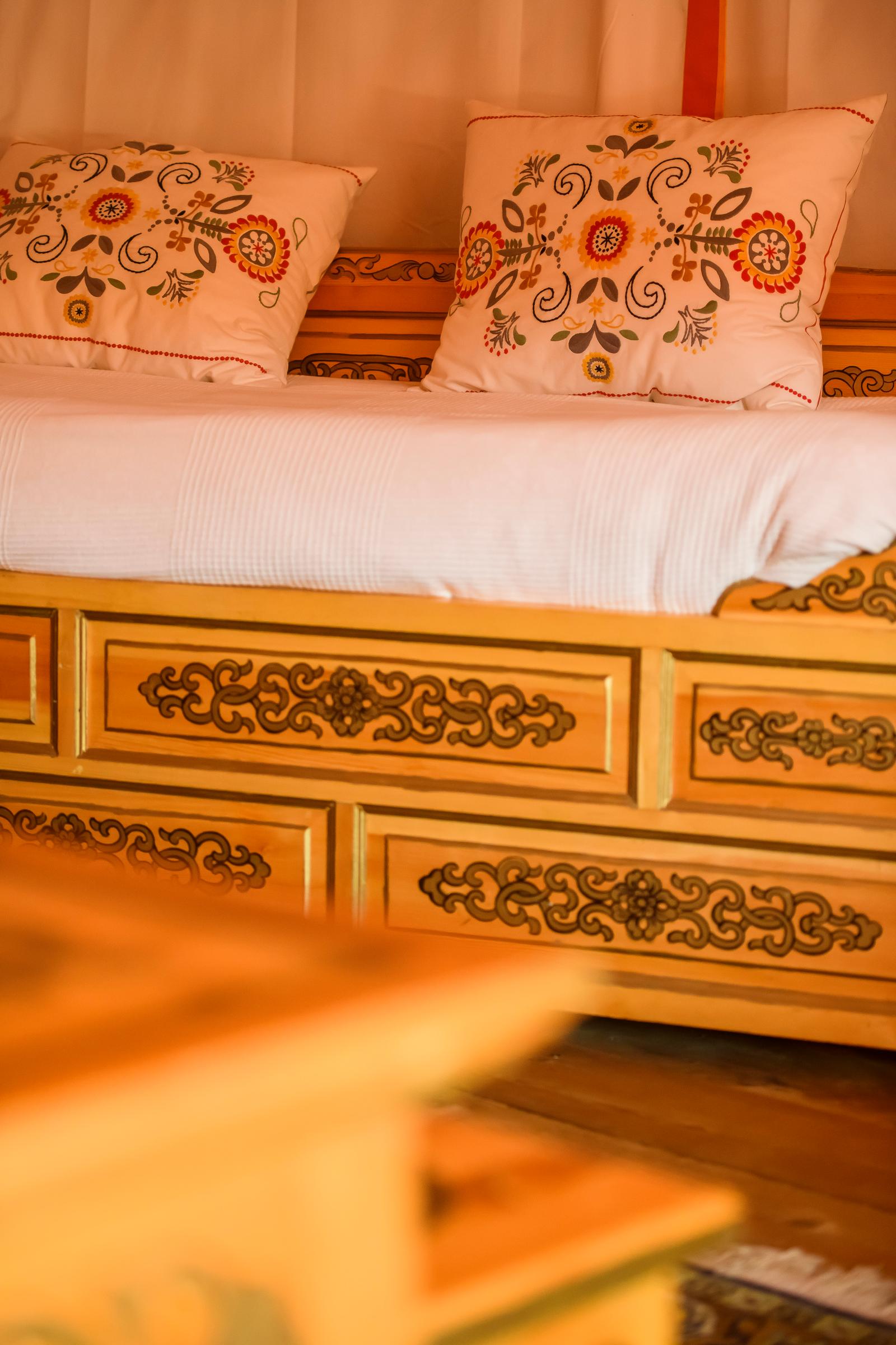 Trie-Château : le village des templiers, yourte 01