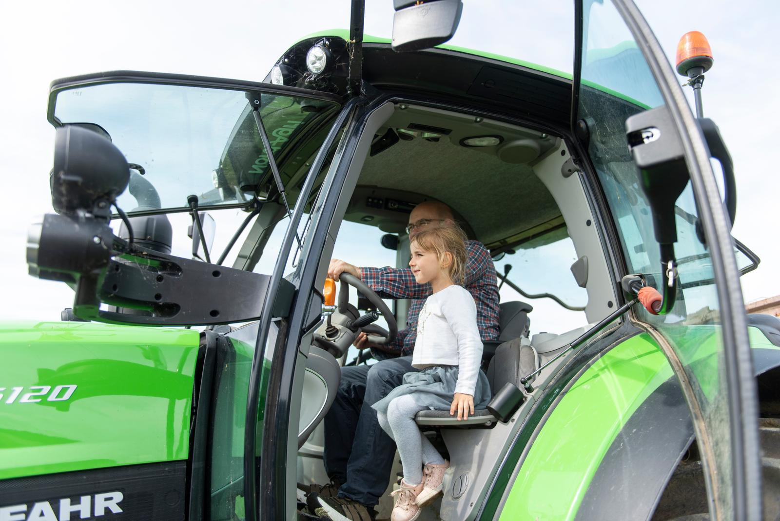 Villers-au-Tertre : petit tour en tracteur 02