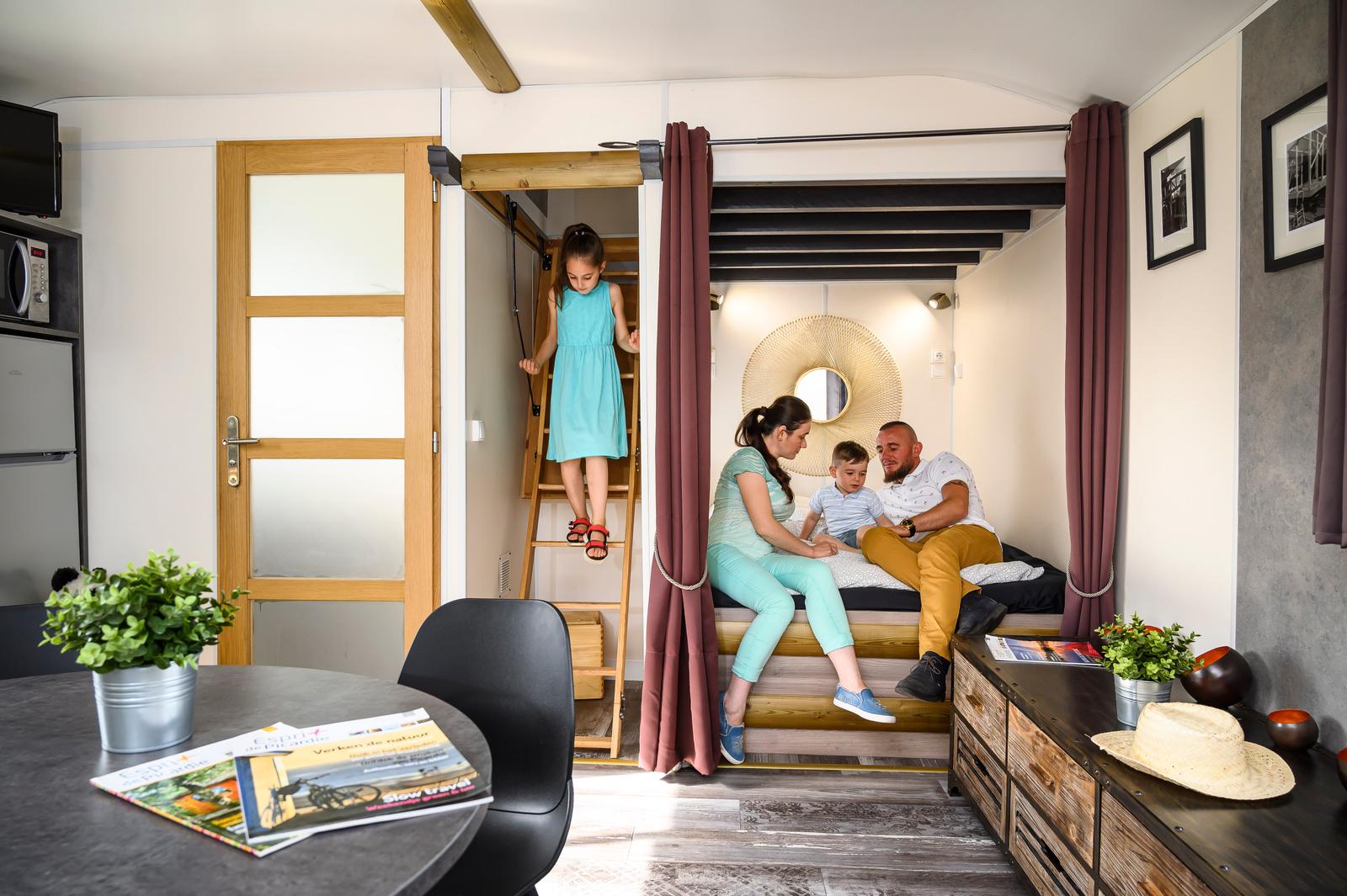 Bresles : camping de la Trye, château mobile 03