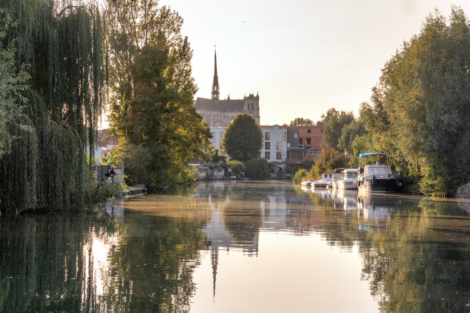 Amiens : la cathédrale vue depuis la Somme